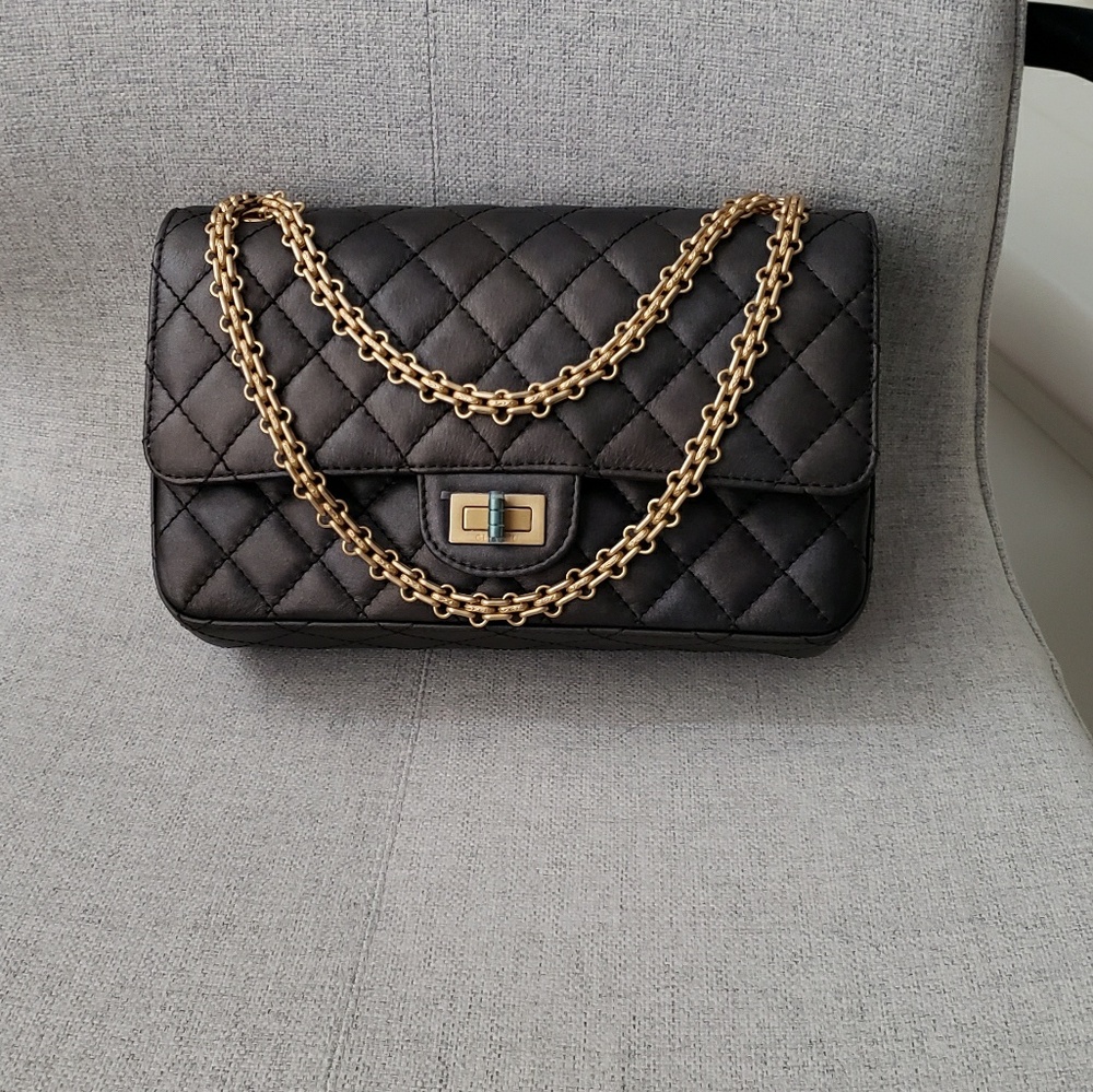 Chanel Classic 2.55 Reissue in small (size 225)